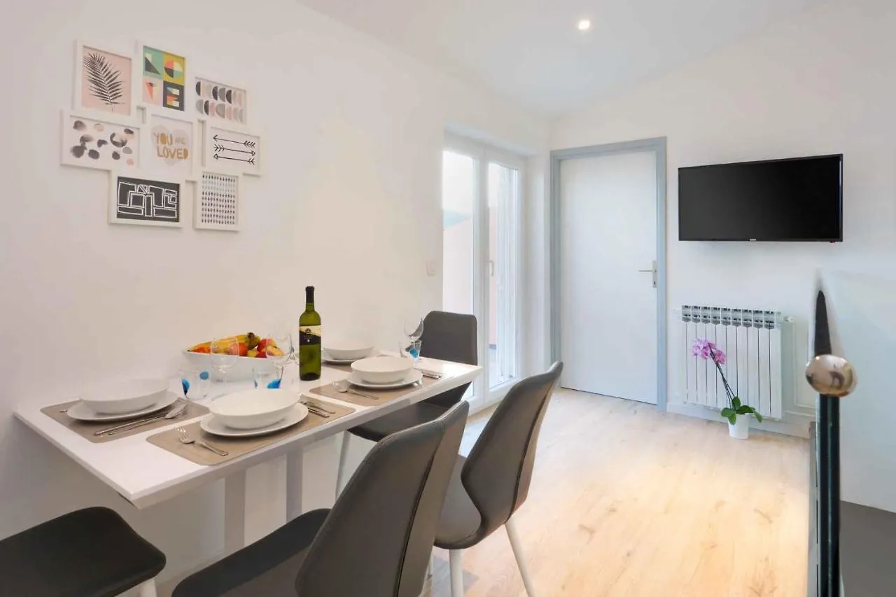 Apartment In Rabac 16817